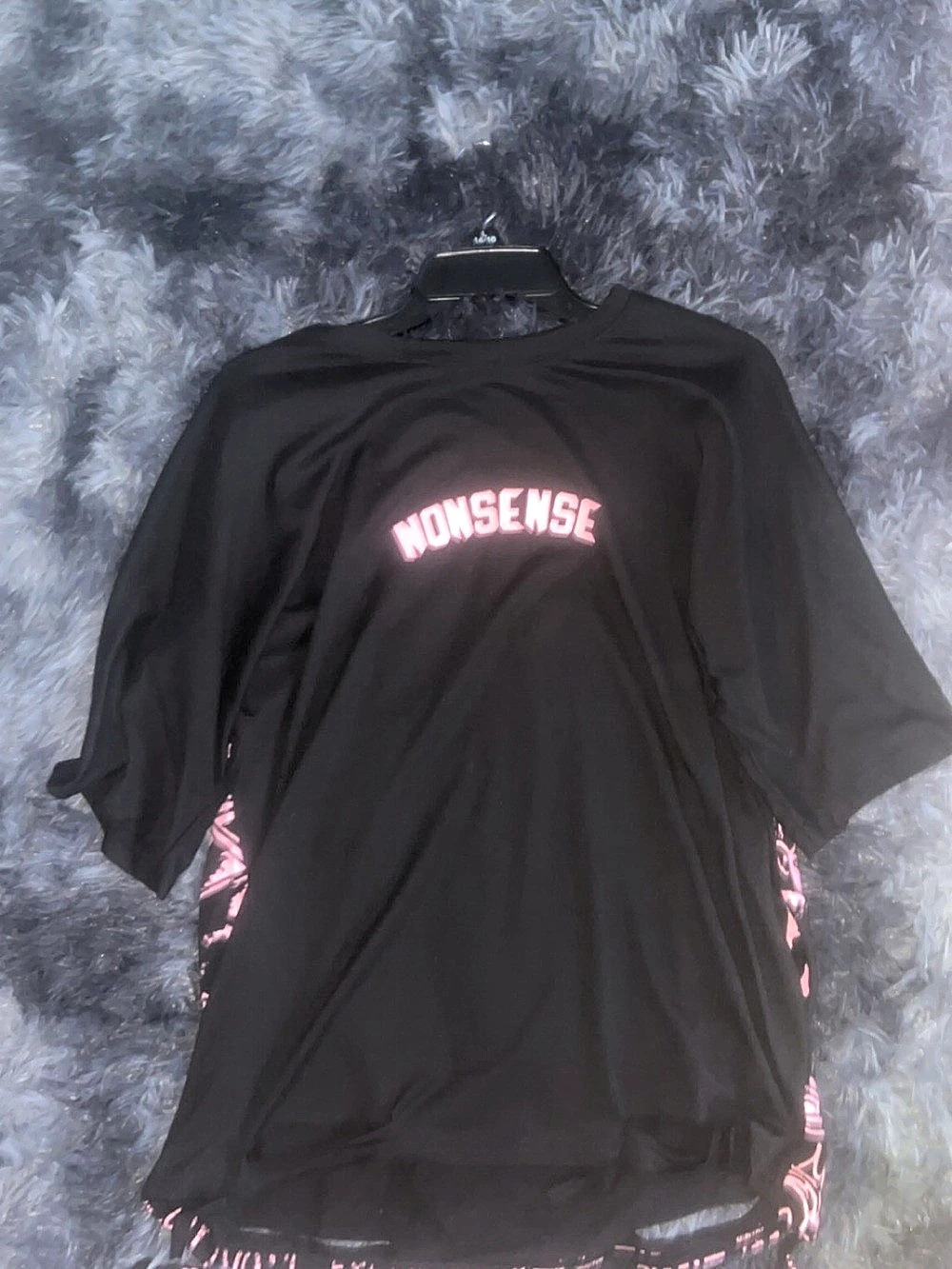 Graphic Short Sleeve Tee in Black & Pink Like New